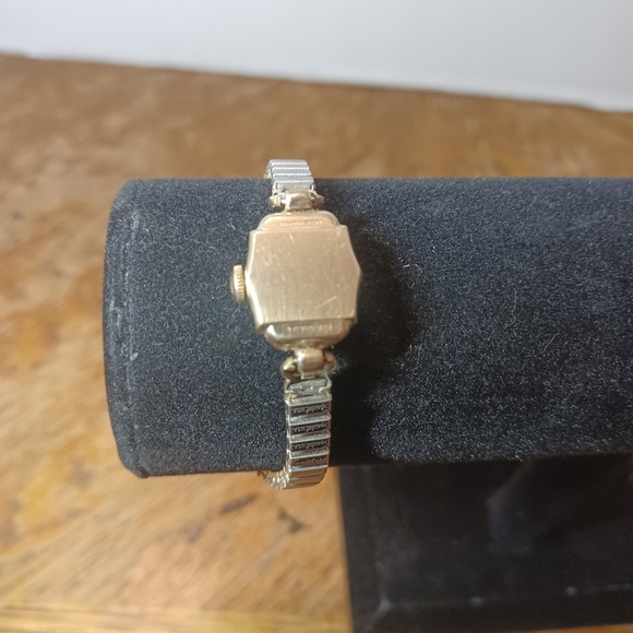 1950's Hamilton Wind Up Watch 17 Jewels 10K Solid Gold case working. Band is not - Picture 8 of 11